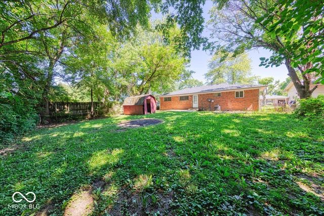 10016 Meadowlark Manor, Indianapolis, IN 46235
