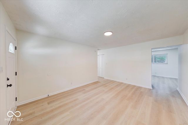 10016 Meadowlark Manor, Indianapolis, IN 46235