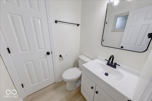 10016 Meadowlark Manor, Indianapolis, IN 46235