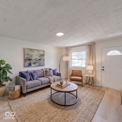 10016 Meadowlark Manor, Indianapolis, IN 46235