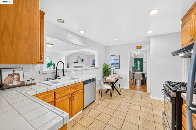 2062 Evergreen Ave, San Leandro, CA 94577