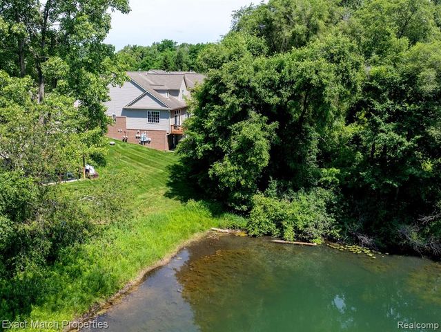 971 Sloane Court 4, White Lake, MI 48386