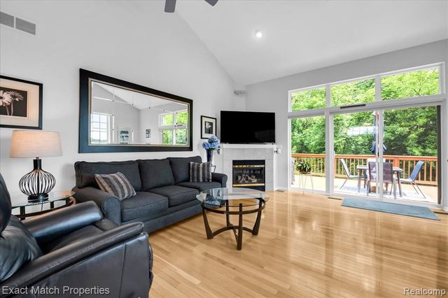 971 Sloane Court 4, White Lake, MI 48386