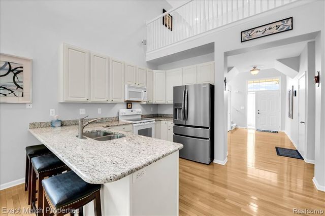 971 Sloane Court 4, White Lake, MI 48386