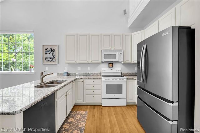 971 Sloane Court 4, White Lake, MI 48386