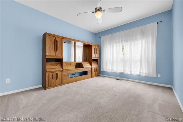 971 Sloane Court 4, White Lake, MI 48386
