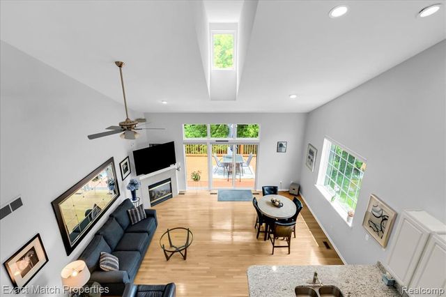 971 Sloane Court 4, White Lake, MI 48386