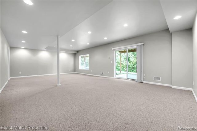 971 Sloane Court 4, White Lake, MI 48386
