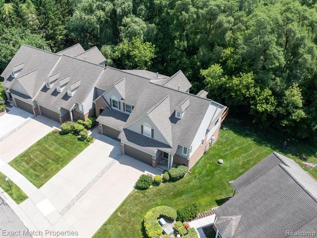 971 Sloane Court 4, White Lake, MI 48386