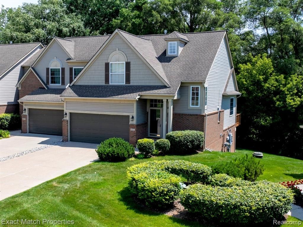 971 Sloane Court 4, White Lake, MI 48386