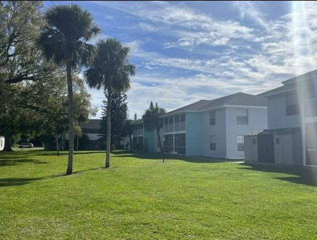 1745 6th Avenue 5, Vero Beach, FL 32960