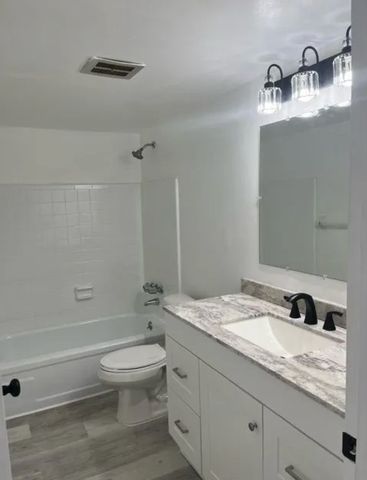 1745 6th Avenue 5, Vero Beach, FL 32960