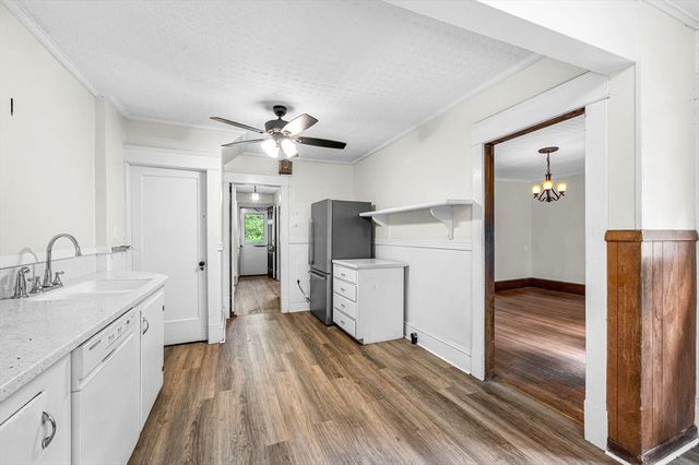 32 Marsden St, Springfield, MA 01109