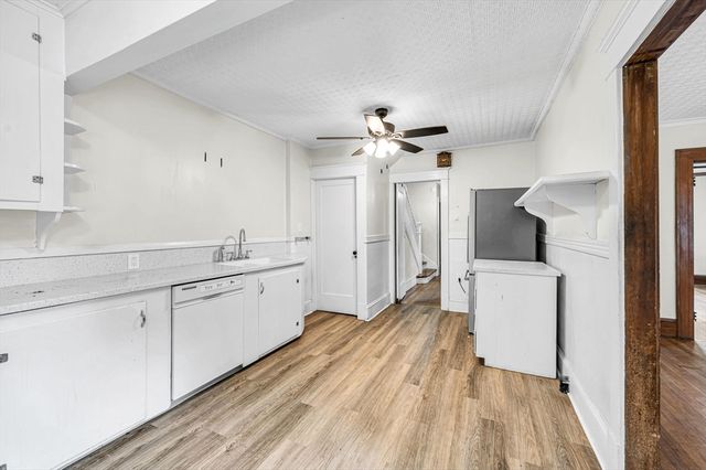 32 Marsden St, Springfield, MA 01109