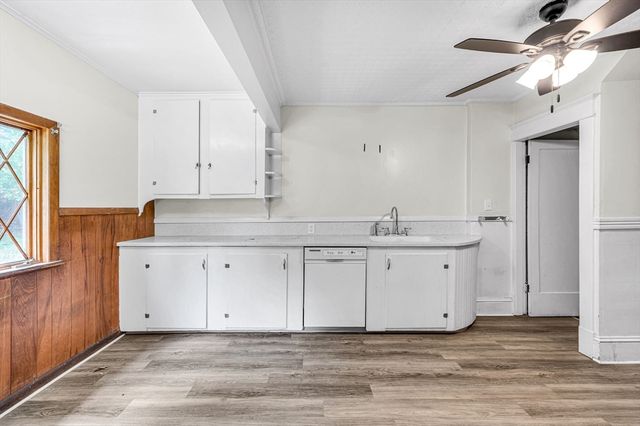 32 Marsden St, Springfield, MA 01109