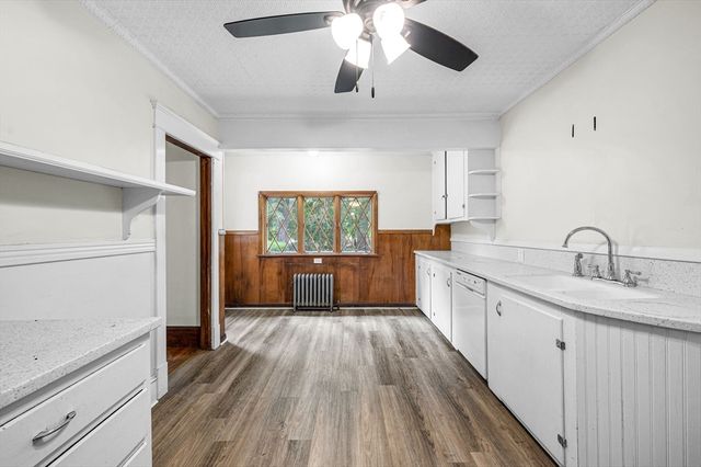 32 Marsden St, Springfield, MA 01109