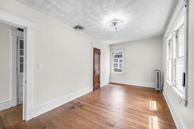 32 Marsden St, Springfield, MA 01109