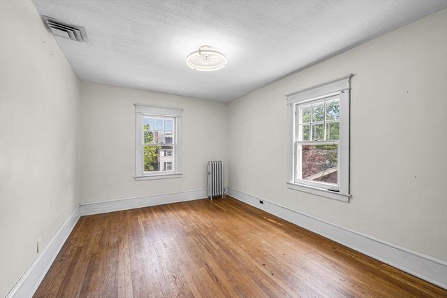 32 Marsden St, Springfield, MA 01109