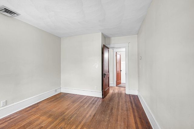 32 Marsden St, Springfield, MA 01109