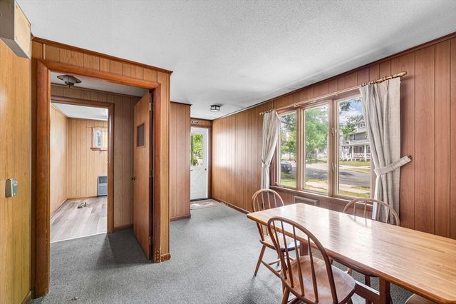 32 Marsden St, Springfield, MA 01109
