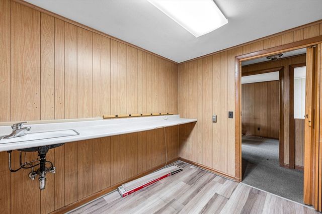 32 Marsden St, Springfield, MA 01109