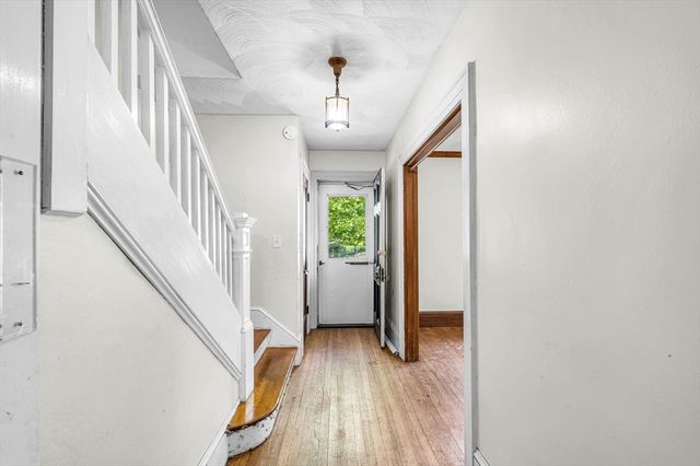 32 Marsden St, Springfield, MA 01109