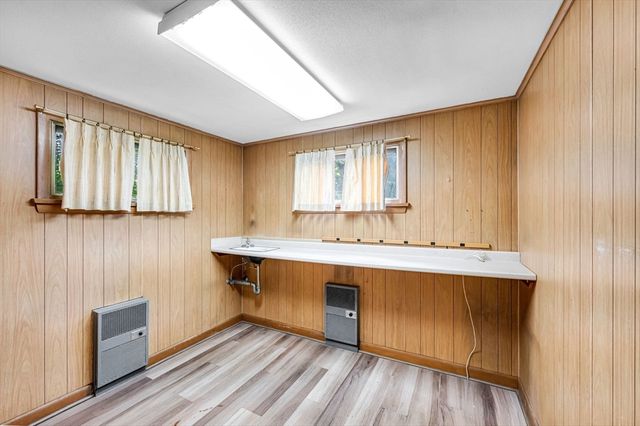 32 Marsden St, Springfield, MA 01109
