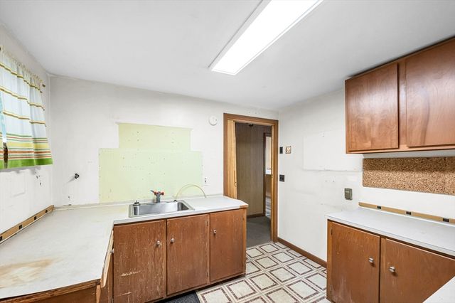 32 Marsden St, Springfield, MA 01109