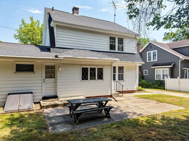 32 Marsden St, Springfield, MA 01109