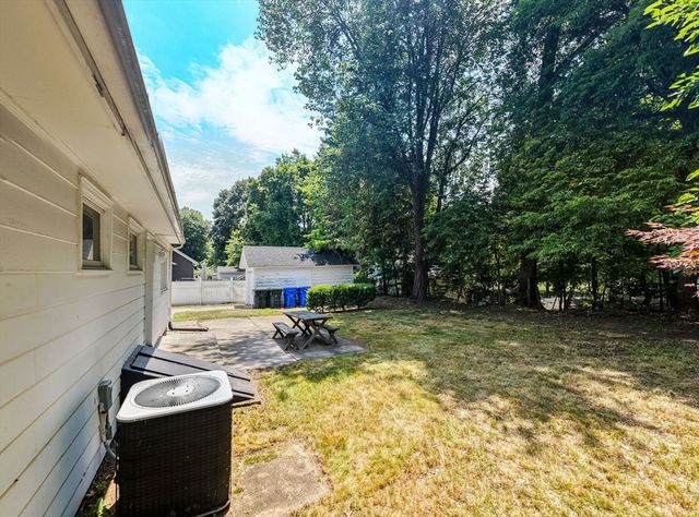 32 Marsden St, Springfield, MA 01109
