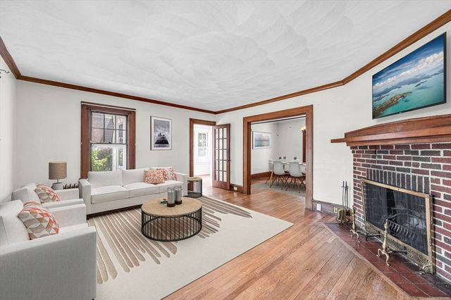 32 Marsden St, Springfield, MA 01109