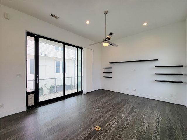 9 N St Charles Street B, Houston, TX 77003