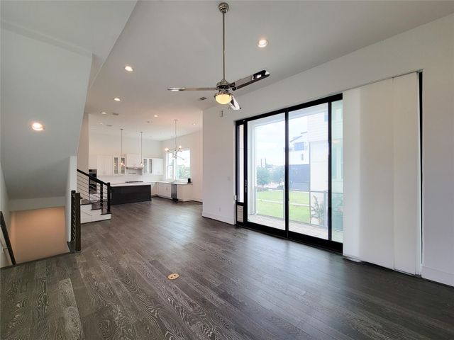 9 N St Charles Street B, Houston, TX 77003