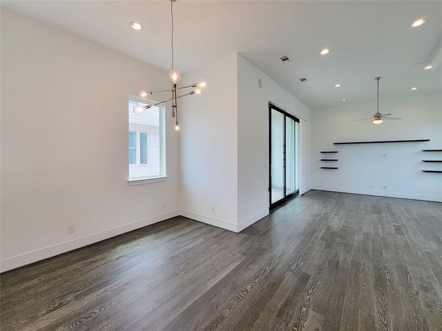 9 N St Charles Street B, Houston, TX 77003