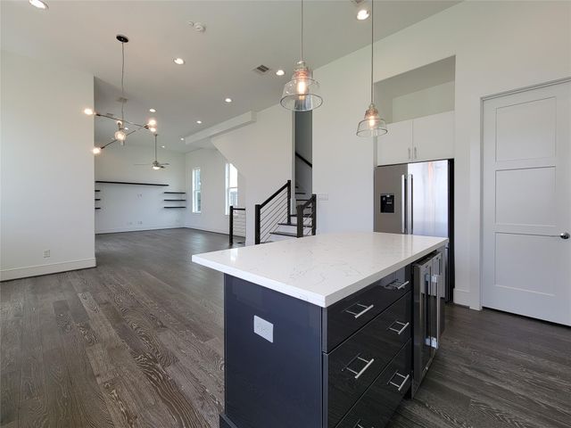 9 N St Charles Street B, Houston, TX 77003