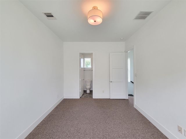 9 N St Charles Street B, Houston, TX 77003