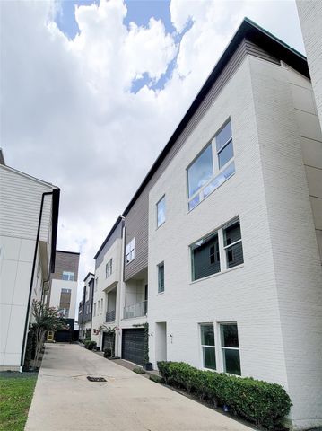 9 N St Charles Street B, Houston, TX 77003