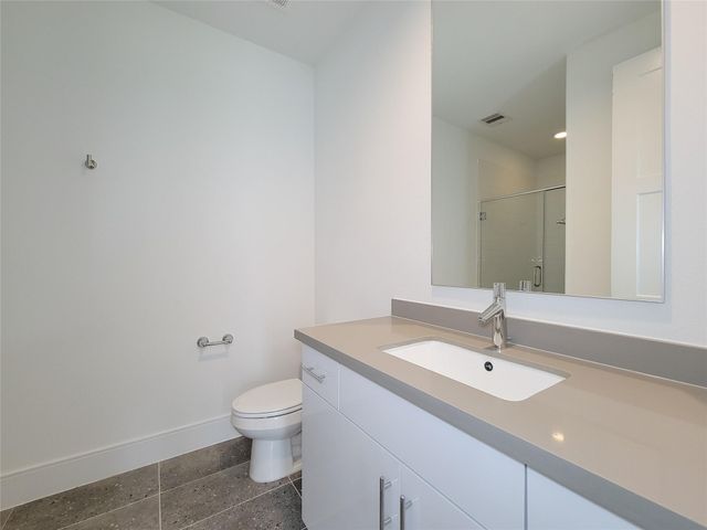 9 N St Charles Street B, Houston, TX 77003