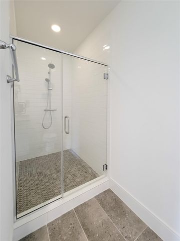 9 N St Charles Street B, Houston, TX 77003
