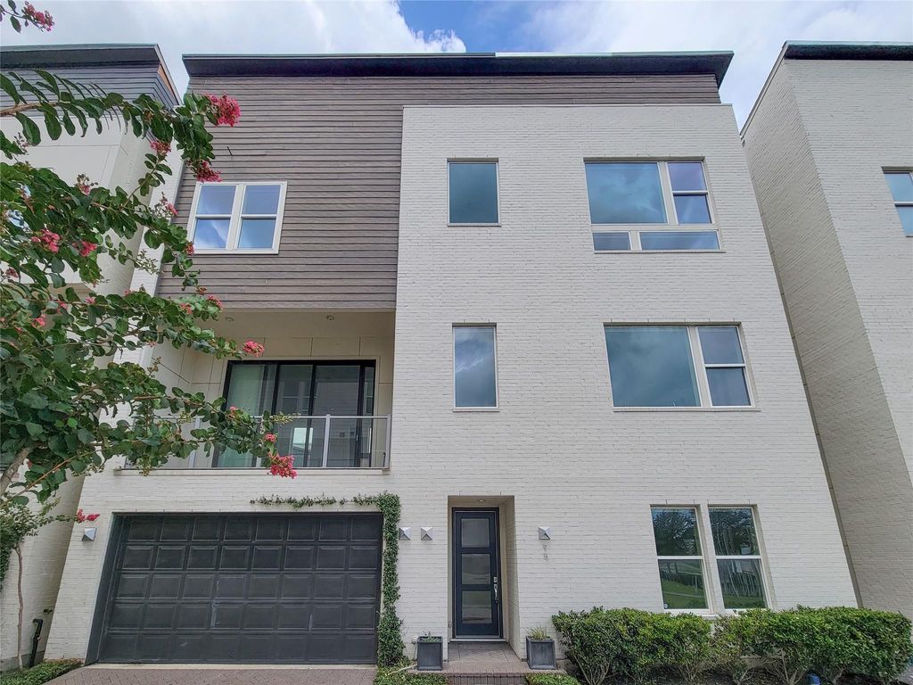 9 N St Charles Street B, Houston, TX 77003