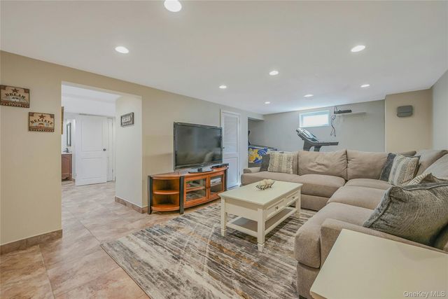 51 Oakwood Hills Drive, East Islip, NY 11730