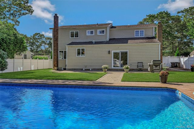 51 Oakwood Hills Drive, East Islip, NY 11730