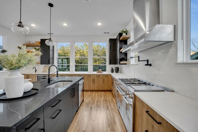 1512 Villars Street, Dallas, TX 75204