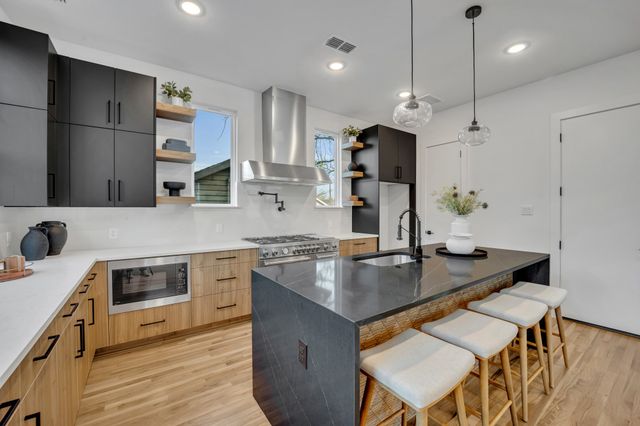 1512 Villars Street, Dallas, TX 75204