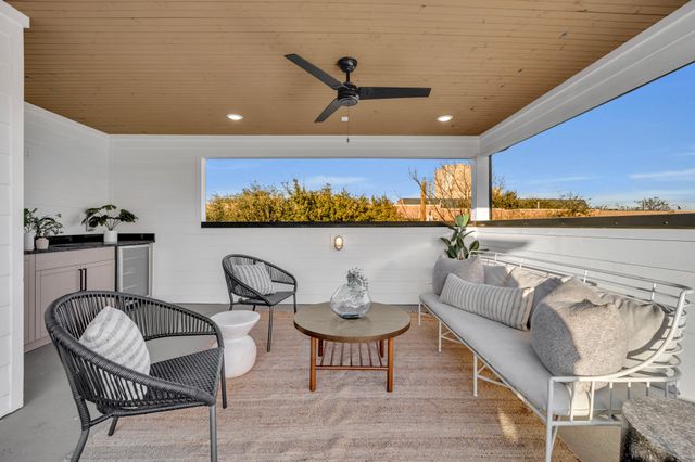 1512 Villars Street, Dallas, TX 75204