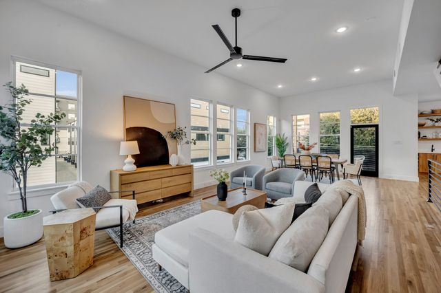 1512 Villars Street, Dallas, TX 75204