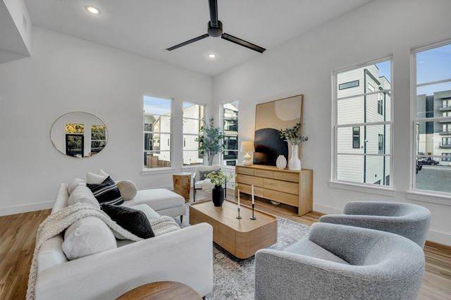 1512 Villars Street, Dallas, TX 75204