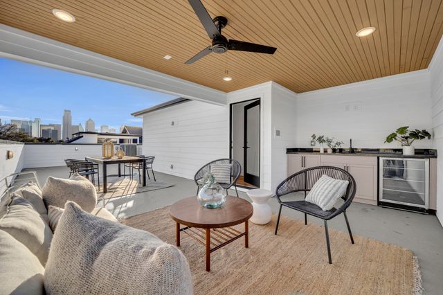 1512 Villars Street, Dallas, TX 75204