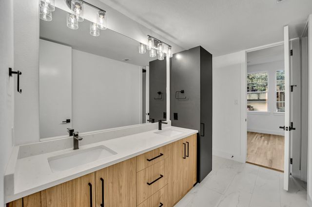 1512 Villars Street, Dallas, TX 75204