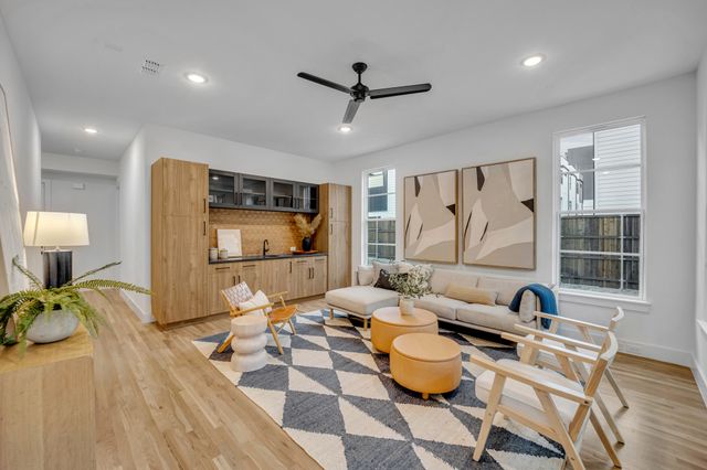 1512 Villars Street, Dallas, TX 75204